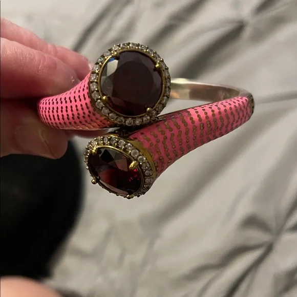 Elegant Pink and Gold Women's Bracelet - Picture 3 of 7